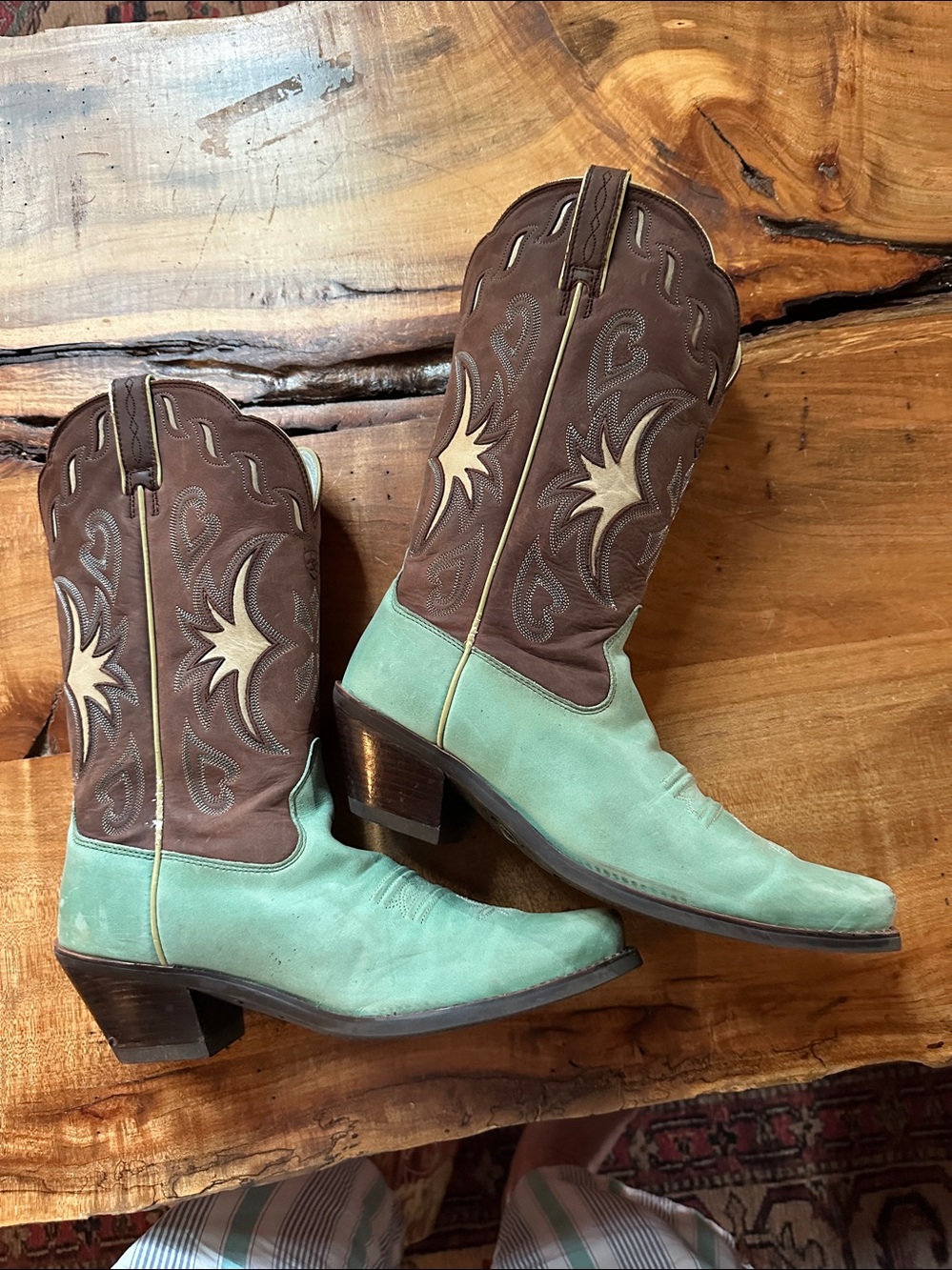 Ariat Black Rubber Boot Sole with Logo turquoise and brown - Picture 9 of 10